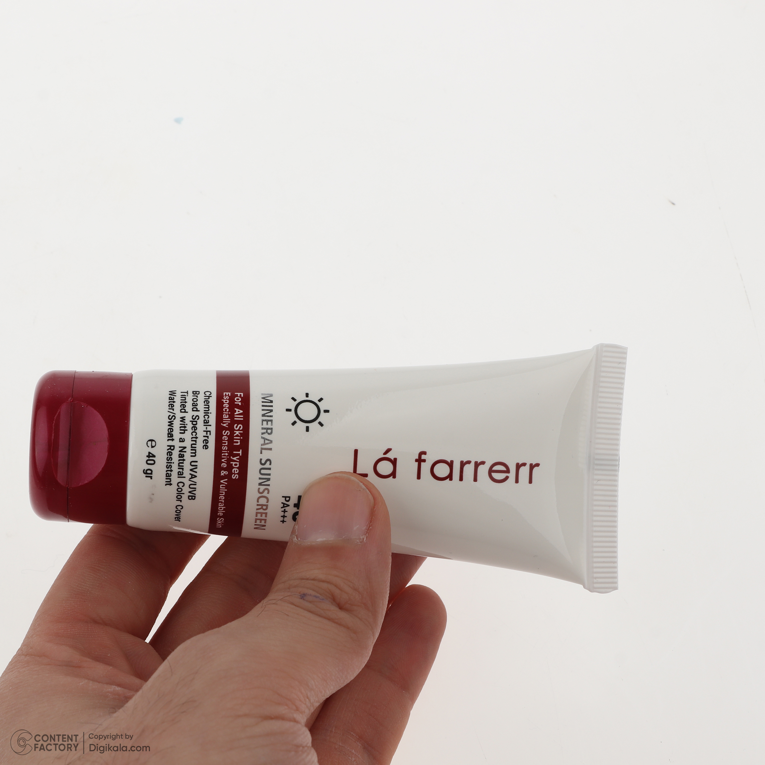 کرم ضد آفتاب رنگی لافارر SPF 40 مدل مینرال حاوی محافظ UVA و UVB و PA+++ مناسب انواع پوست حجم 40 میلیلیتر کرم ضد آفتاب رنگی لافارر SPF 40 مدل مینرال حاوی محافظ UVA و UVB و PA+++ مناسب انواع پوست حجم 40 میلیلیتر