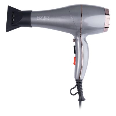 سشوار حرفه‌ای رومئو مدل RM-5858، موتور AC با توان مصرفی 2200 وات، دارای قابلیت باد سرد، طراحی ارگونومیک، دارای حلقه آویختن، با حالت صاف‌کننده و حجم‌دهنده، وزن 450 گرم، تنظیم حرارت 3 حالته و کنترل سرعت 2 حالته، به همراه متمرکزکننده باریک