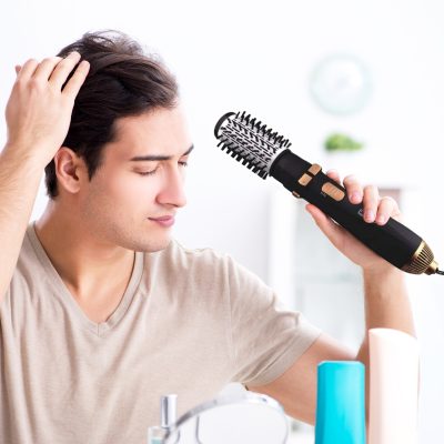 سشوار برس‌دار چرخشی حرفه‌ای انزو مدل EN-746، موتور AC با توان مصرفی 6600 وات، دارای قابلیت باد سرد، با حالت صاف‌کننده و حجم‌دهنده، وزن 400 گرم، تنظیم حرارت 2 حالته و کنترل سرعت 2 حالته، به همراه سری برس‌دار گرد باریک، پهن و تخت